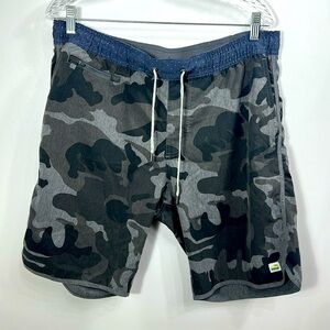 Vuori Men’s Banks Camo shorts 8” size medium